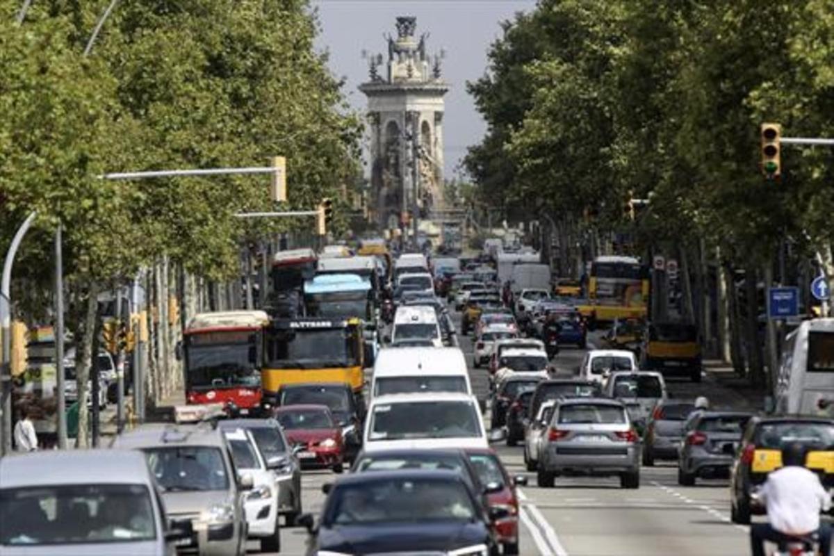 Embotellamiento de tráfico en la Gran Via barcelonesa. Embotellamiento de tráfico en la Gran Via barcelonesa.
