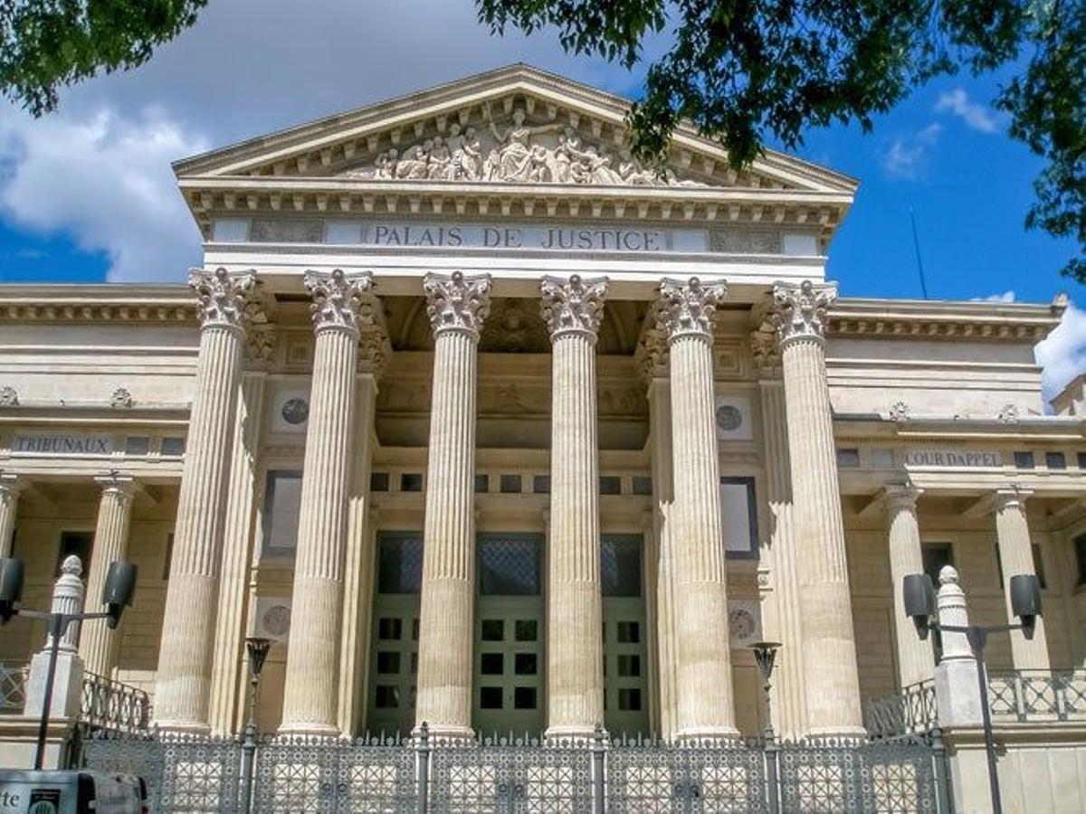 Palacio de Justicia de Arlés.