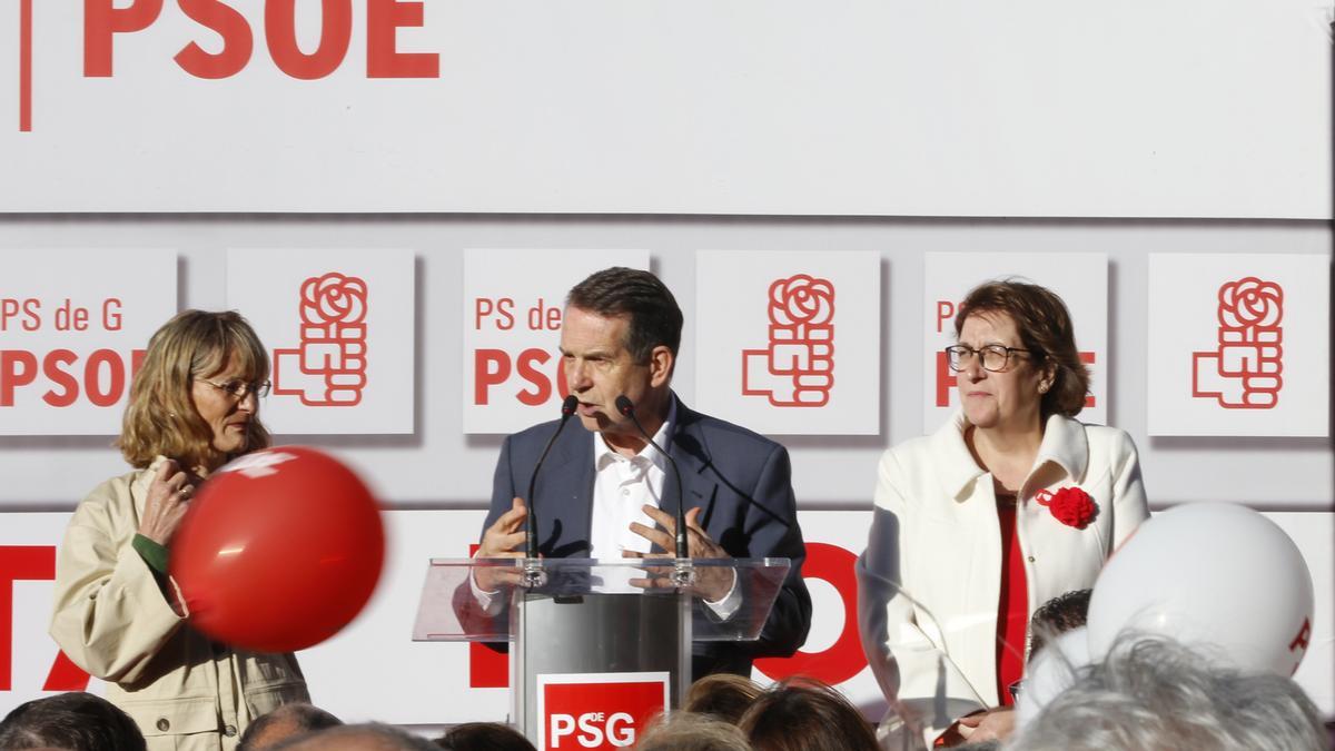 Caballero y Olga Alonso (d.) durante un acto de las elecciones generales de abril de 2019