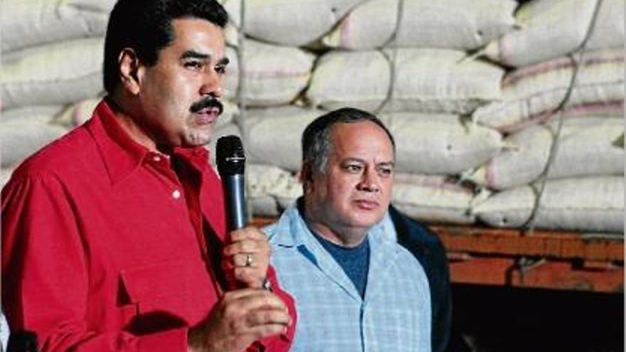 Maduro (amb el micro a la mà) i el president de l&#039;Assemblea Nacional van participar en un acte.