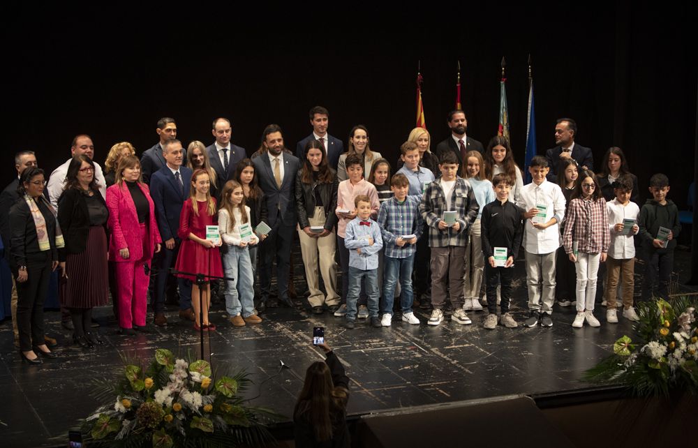 Alumnos de Sagunt leen la Carta Magna el Día de la Constitución