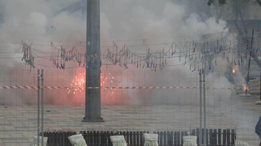 Una «mascletà» en Oliva.