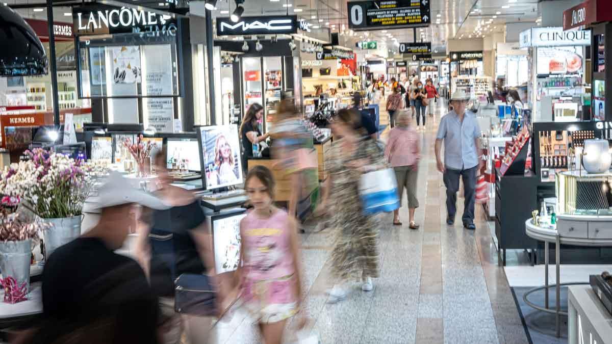 Barcelona estrena la apertura de las tiendas en domingo