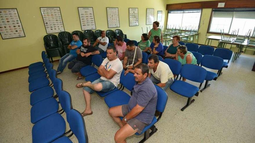 Miembros de la Cofradía de Raxó, en una asamblea de la agrupación. // Gustavo Santos