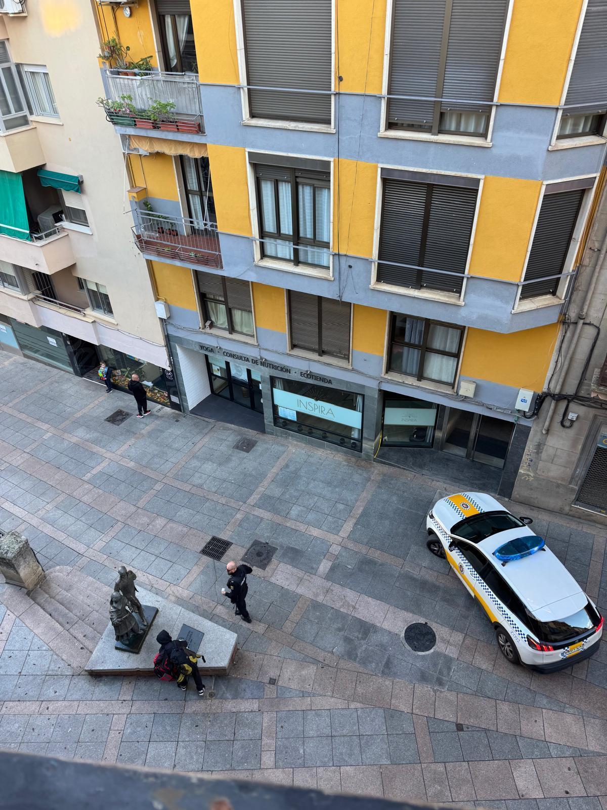 La policía, en la zona de la estatua de El Redoble.