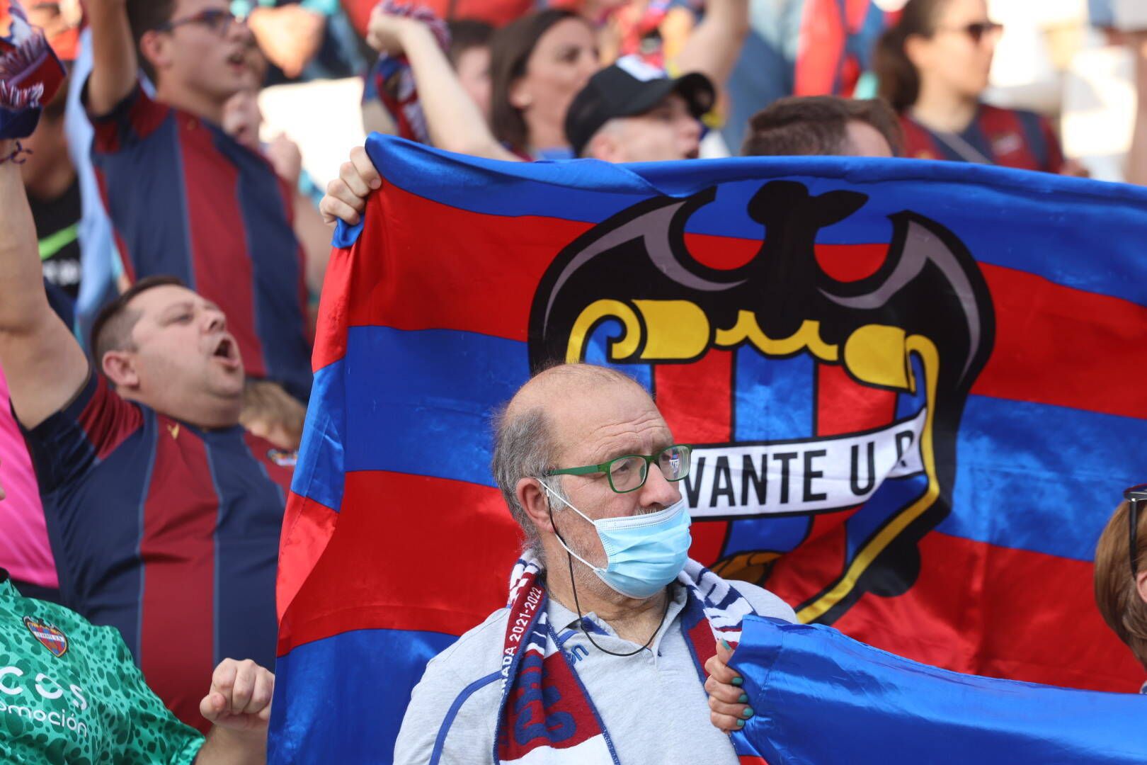 La afición del Levante, junto a su equipo en Albacete