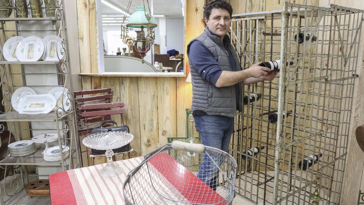 Thierry Gaunis, en su tienda de Villaviciosa