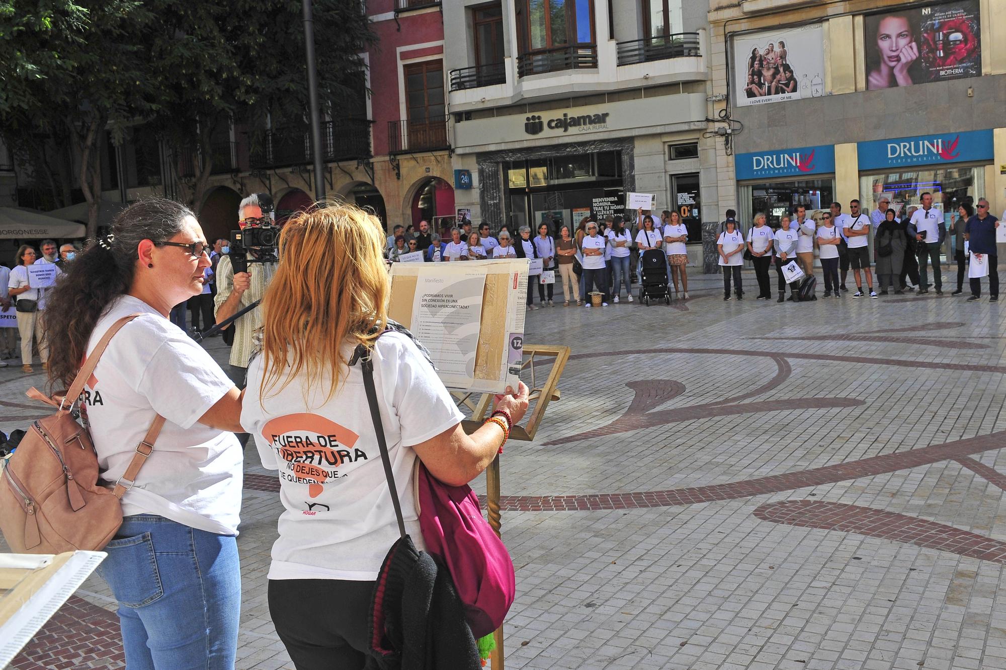 Concentración por los derechos de las personas sin hogar en Elche