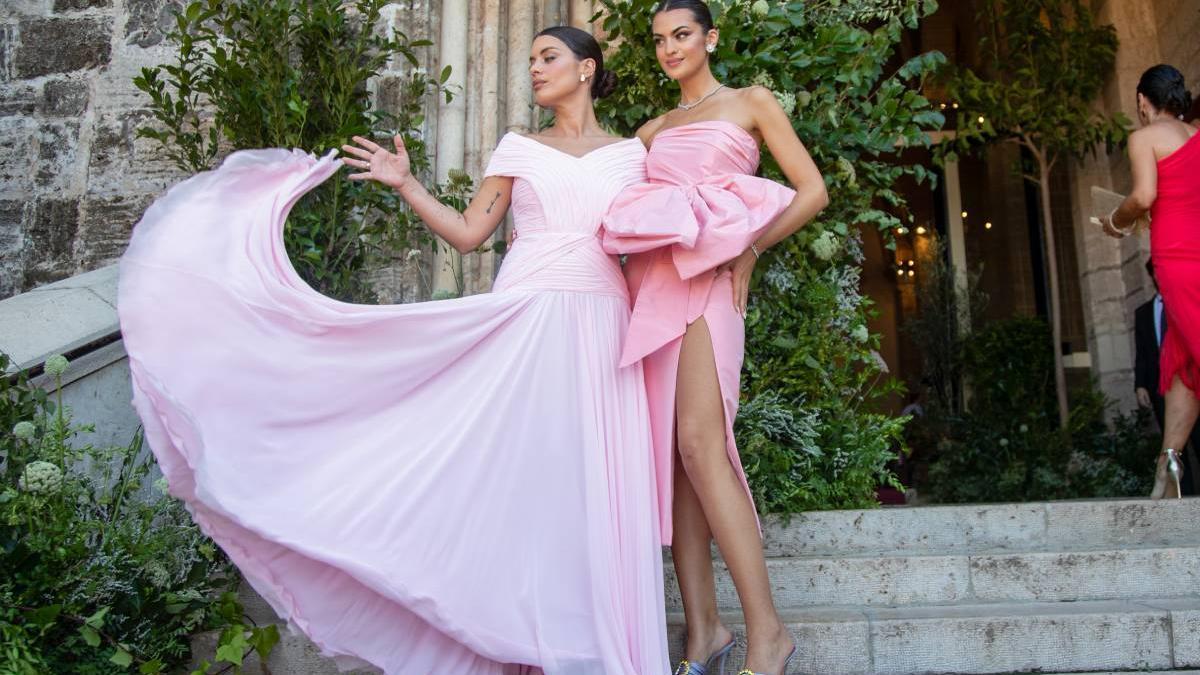 Dulceida y Marta Lozano, invitadas de rosa en la boda de Teresa Andrés e Ignacio Ayllón