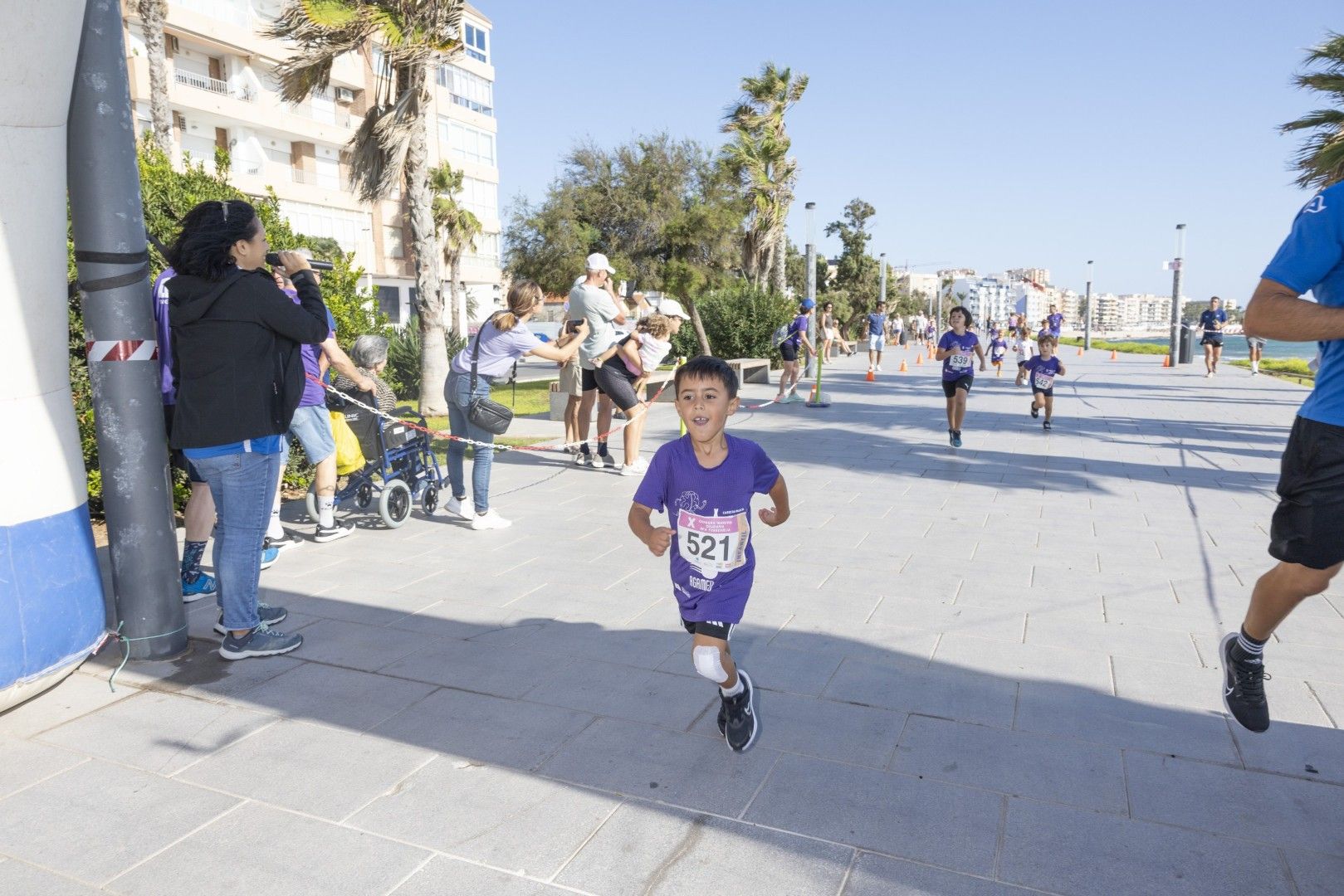 Así fue en imágenes una nueva edición de la carrera solidaria de AFA Torrevieja