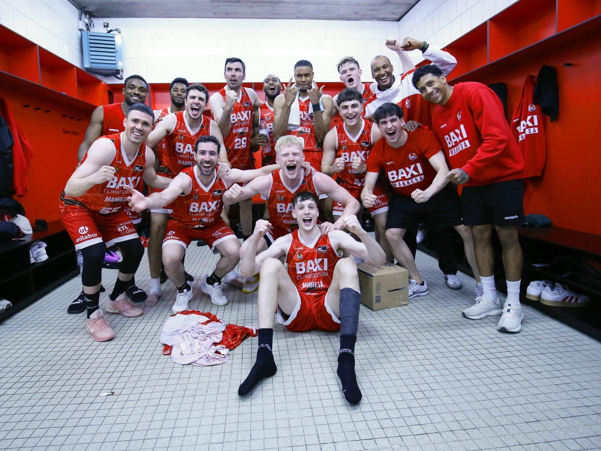 Les millors fotos de la celebració de la permanència del Baxi Manresa a Fontajau