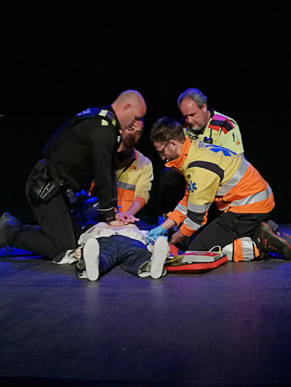 Simulació d'una reanimació per part dels cossos d'emergències en el marc de la jornada Conductàlia