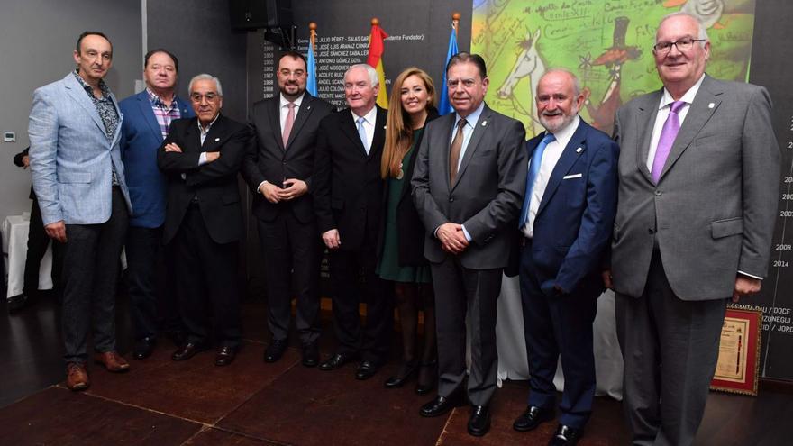 El Desarme escribe su epílogo en La Coruña con Canteli y Barbón como invitados a la mesa