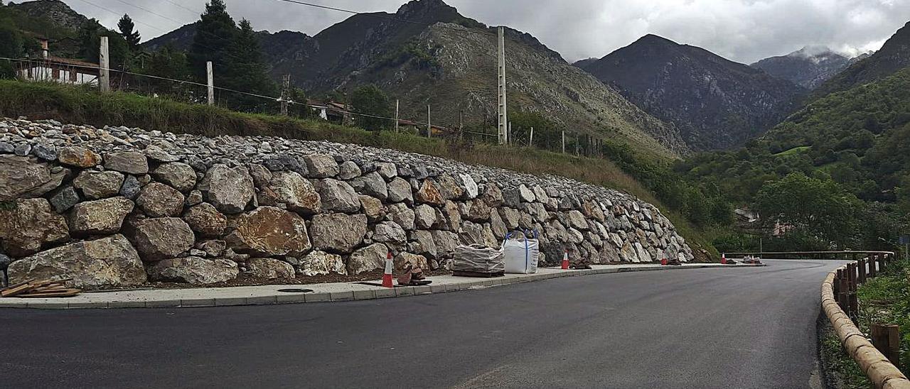 La carretera, en el tramo en el que se está trabajando, en las proximidades de Orlé.