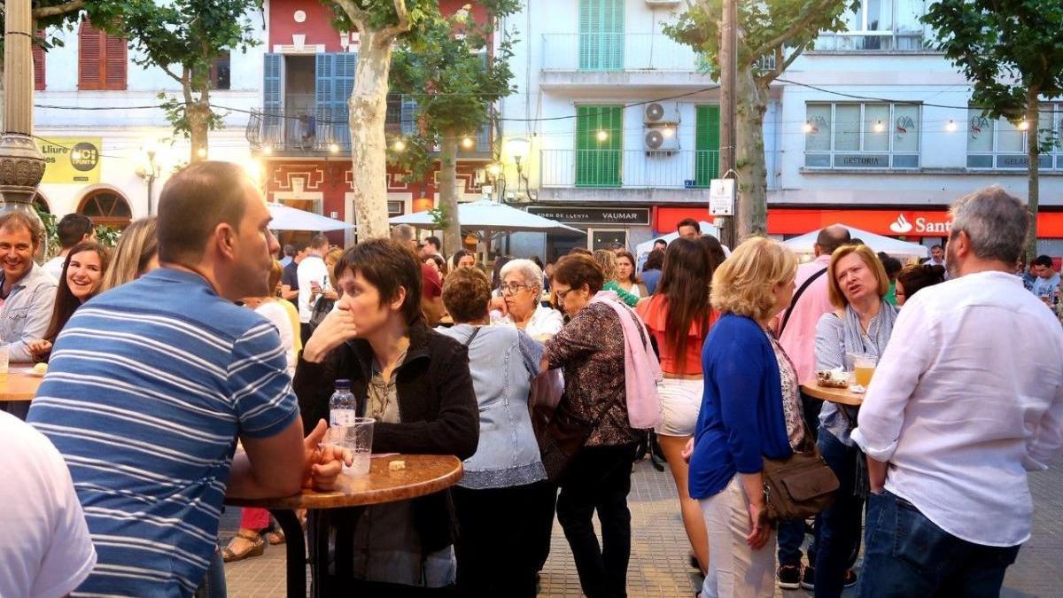 Imagen de una pasada edición de la feria de la patata &#039;poblera&#039;.