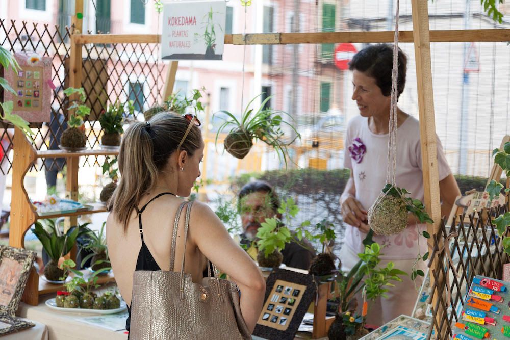 Estreno del horario nocturno del mercadilo de Sant Magí