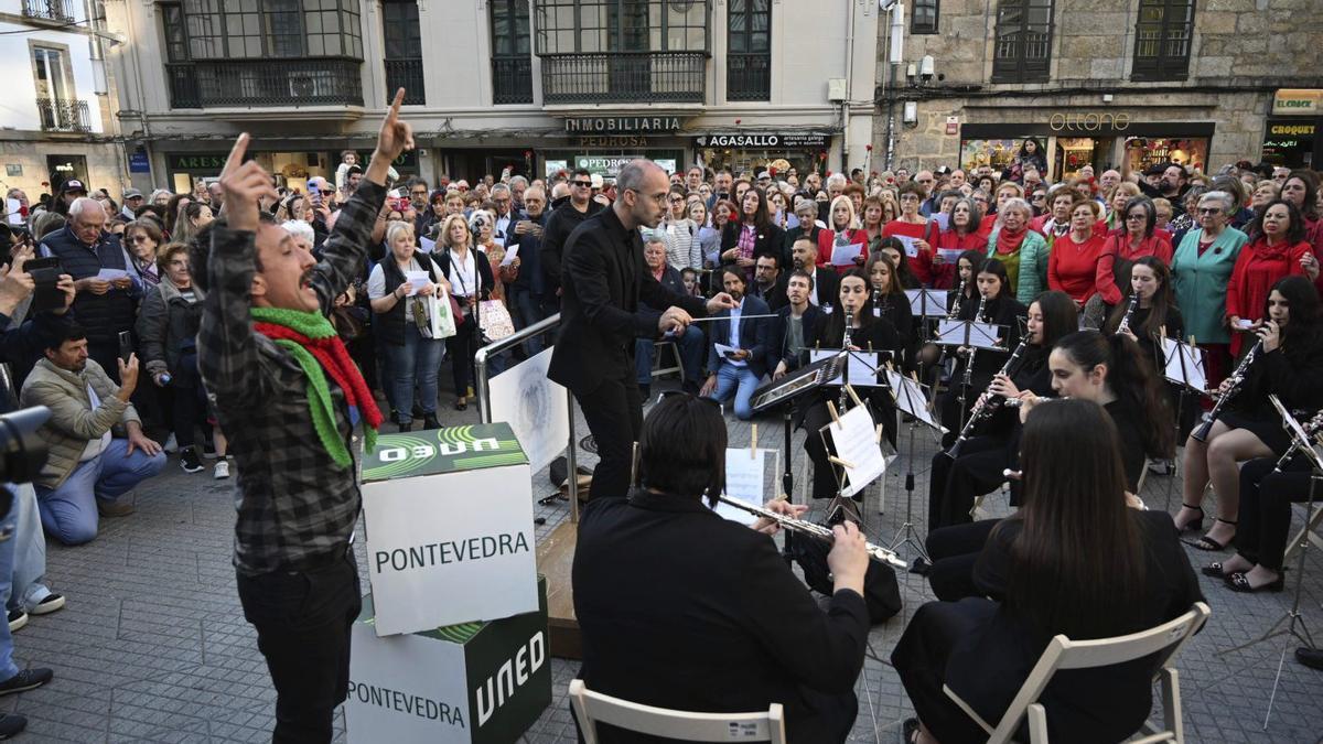 La Peregrina cantó «Grândola, Vila Morena» en una cita coral en Pontevedra