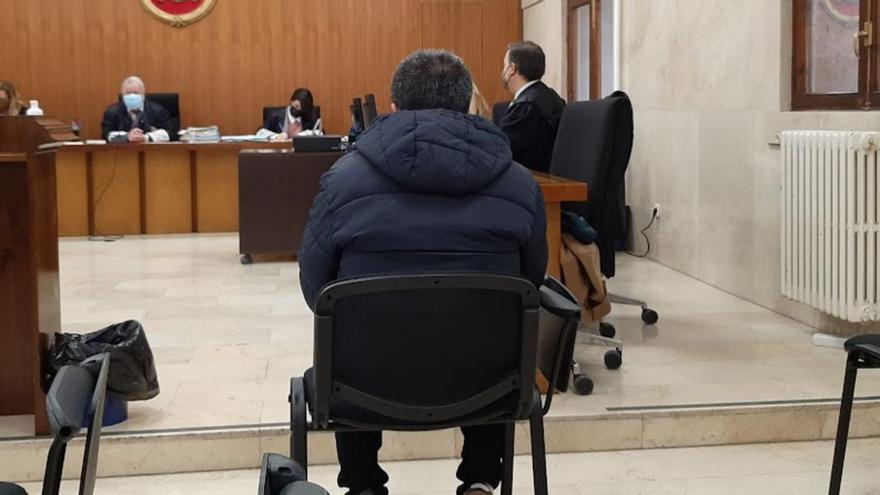 Aplazan un juicio a mayo por apuñalar a un hombre al no acudir la víctima a la Audiencia