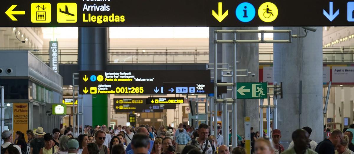 Pasajeros en el aeropuerto de Málaga.
