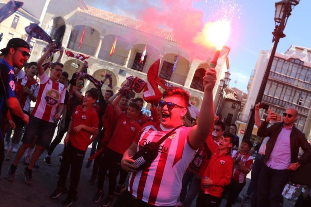 Espectacular ambiente previo al partido de play off Zamora CF - El Haro Deportivo