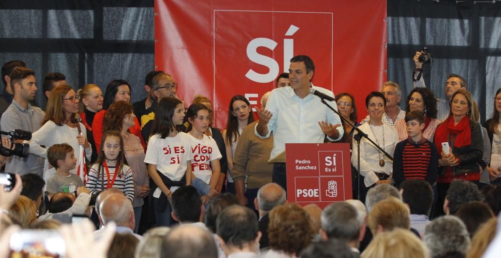 Pedro Sánchez promete "regeneración" y carga quienes "dieron la abstención gratis"