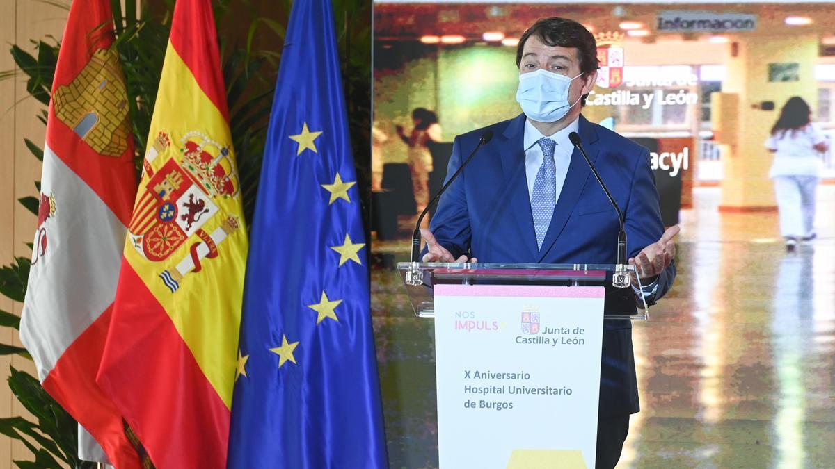 El presidente de la Junta de Castilla y León, Alfonso Fernández Mañueco, interviene en el acto del X Aniversario del Hospital Universitario de Burgos