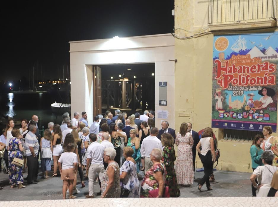 Primera velada del 65º Certamen de Habaneras y Polifonía de Torrevieja con la participación de los coros locales.