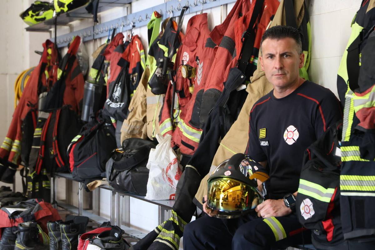 Entrevista bomberos incendio mezquita y reportaje en parque de bomberos