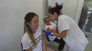 Girona inicia la campanya contra la grip i la covid: «Ens vacunem tota la família»