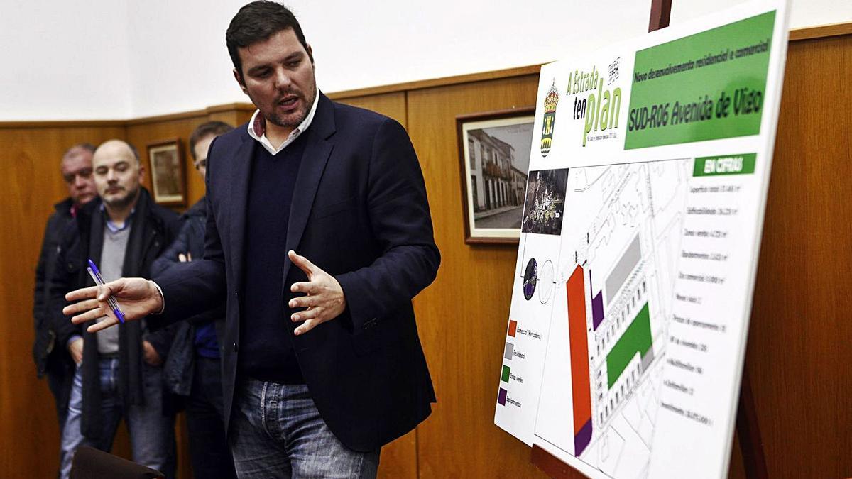 López Campos, junto a compañeros de gobierno, en el momento de presentar este plan. |   // BERNABÉ/LUISMY