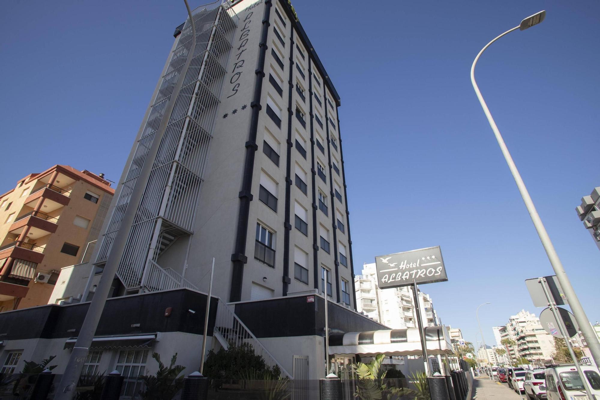 Hoteles abiertos y cerrados en la playa de Gandia