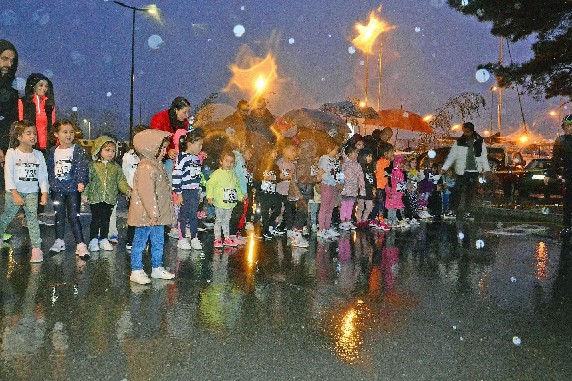 La XXVI Carreira San Martiño de Bueu, contra la lluvia y el viento