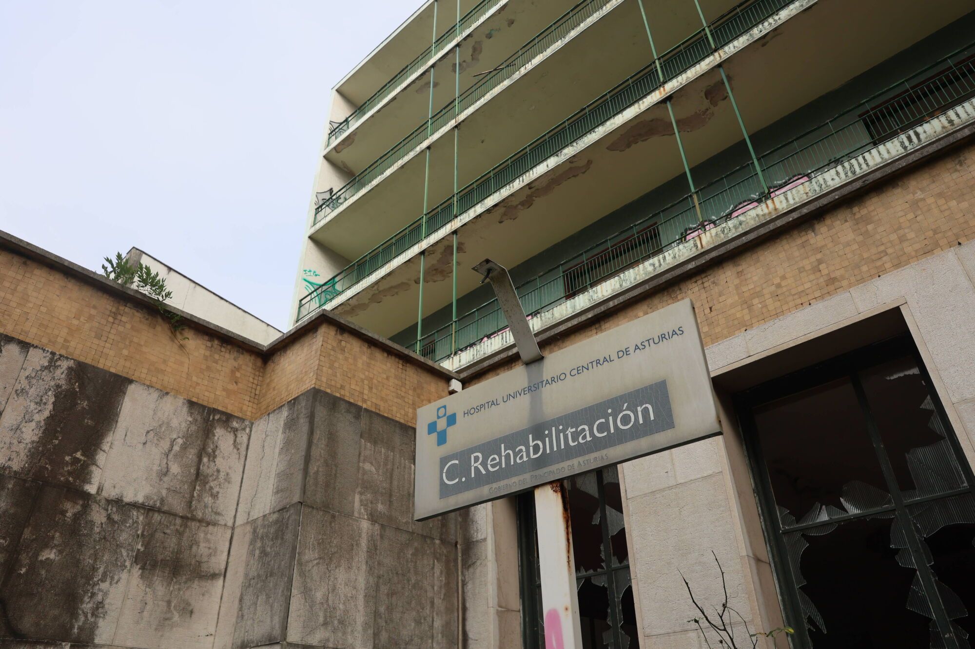 Viejo HUCA. Recorrido por cómo está el viejo hospital.