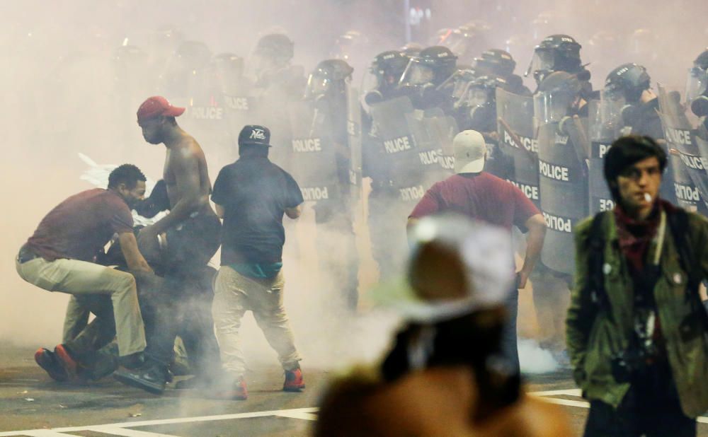 Graves disturbios en el segundo día de protestas en Charlotte