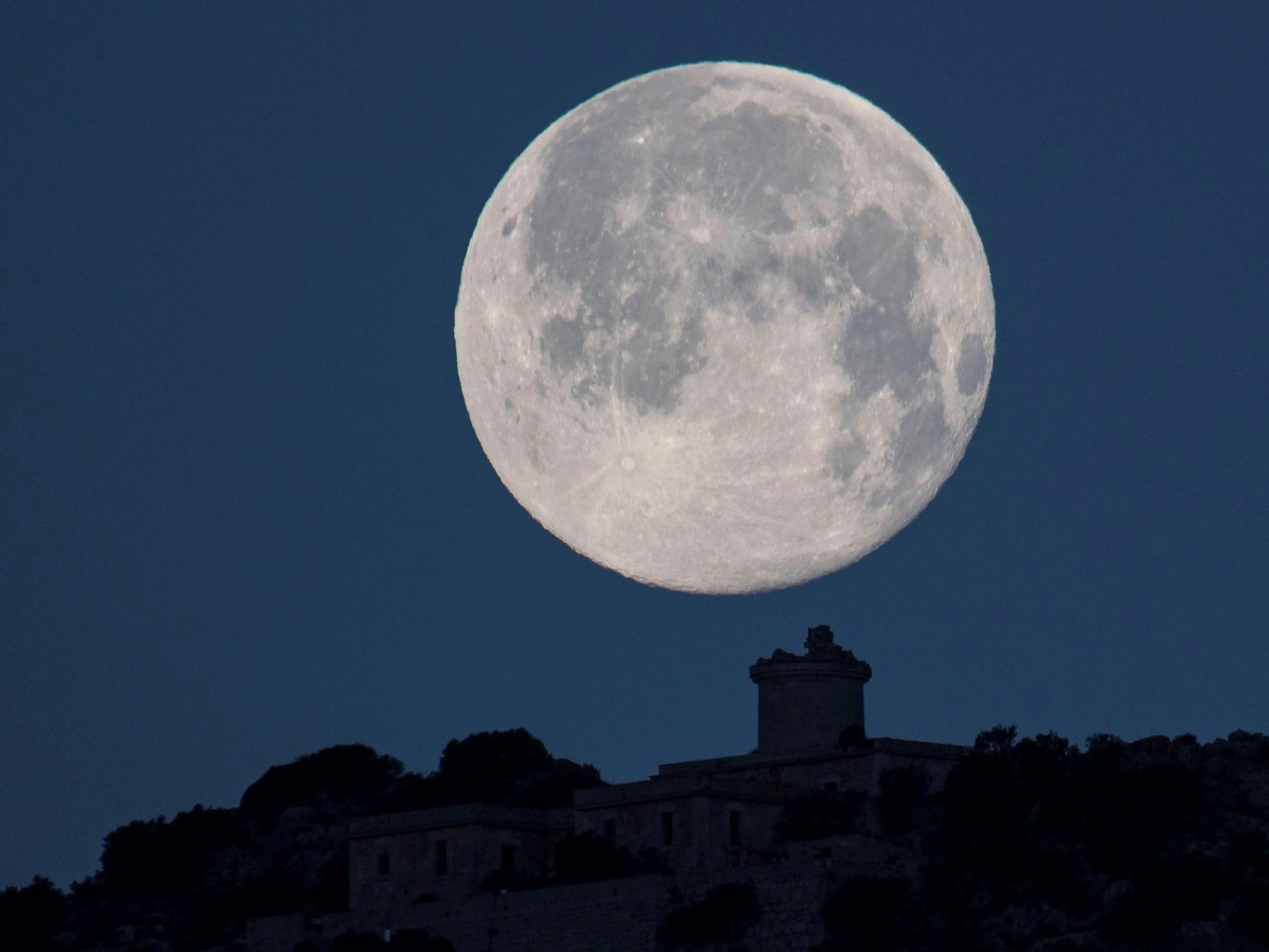 Así se ha visto la luna de nieve desde Mallorca