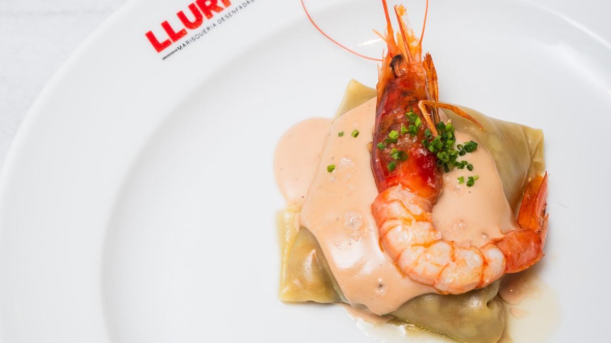 El ravioli de pies de cerdo con gamba y 'mi-cuit' del restaurante Lluritu.