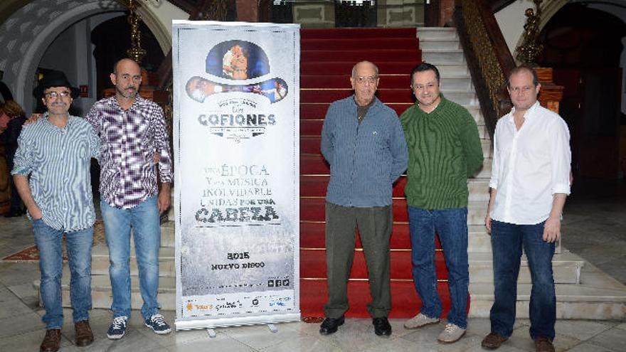 Antonio Lozano, Pedro Miguel Hernández, Perico Lino, Víctor Batista y Artemi Franchi, ayer, en la presentación del disco, en el Gabinete Literario.