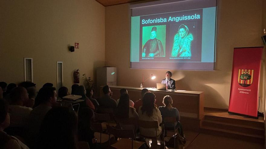 L’auditori de la Biblioteca Josep Roca i Bros d’Abrera s’omple de gom a gom amb la xerrada «Arta: art en femení’»