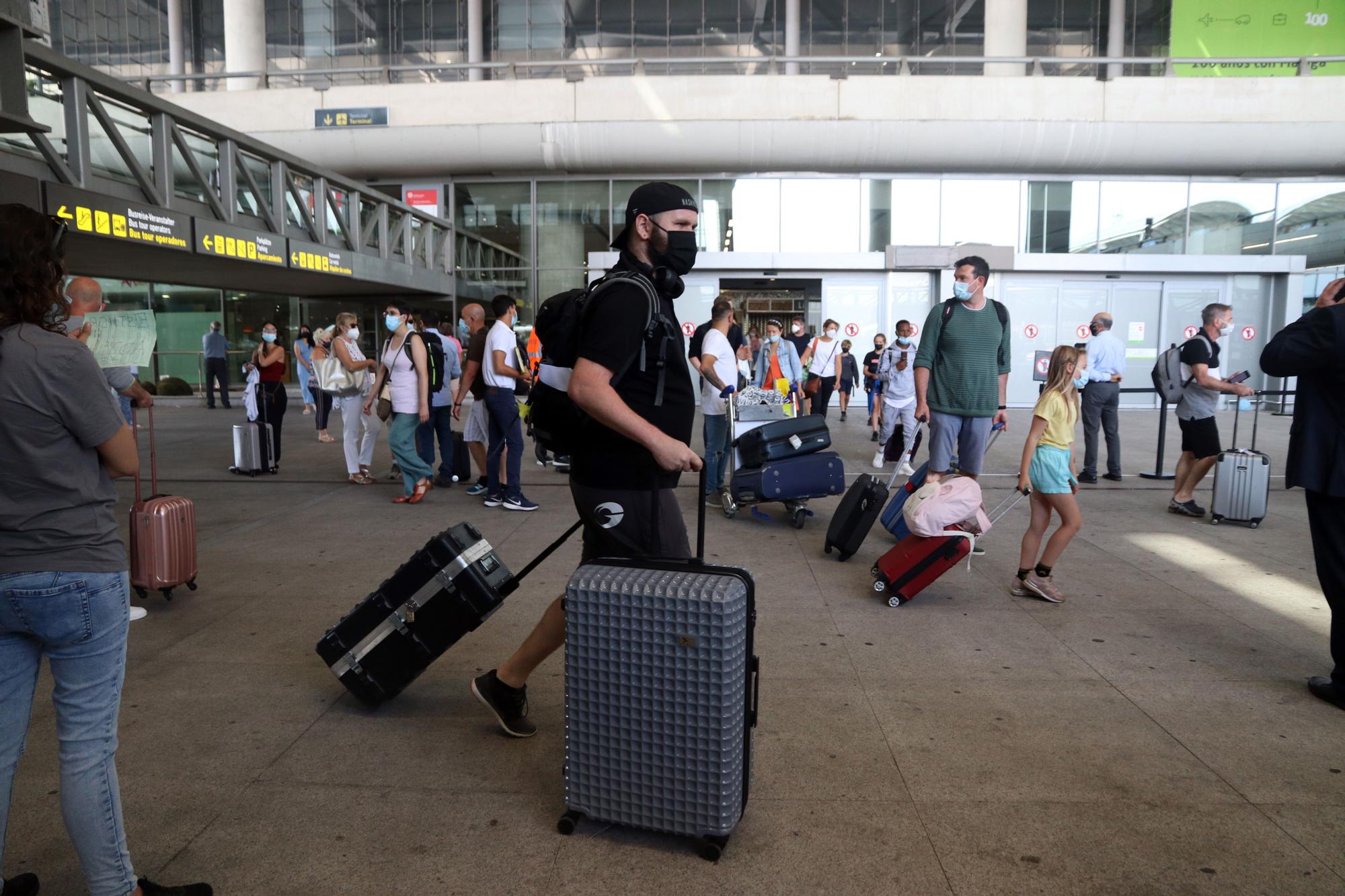 Llegada de turistas al aeropuerto de Málaga, el primer día de las vacaciones de verano de 2021