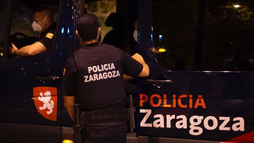 Agentes de la UAPO de Zaragoza.