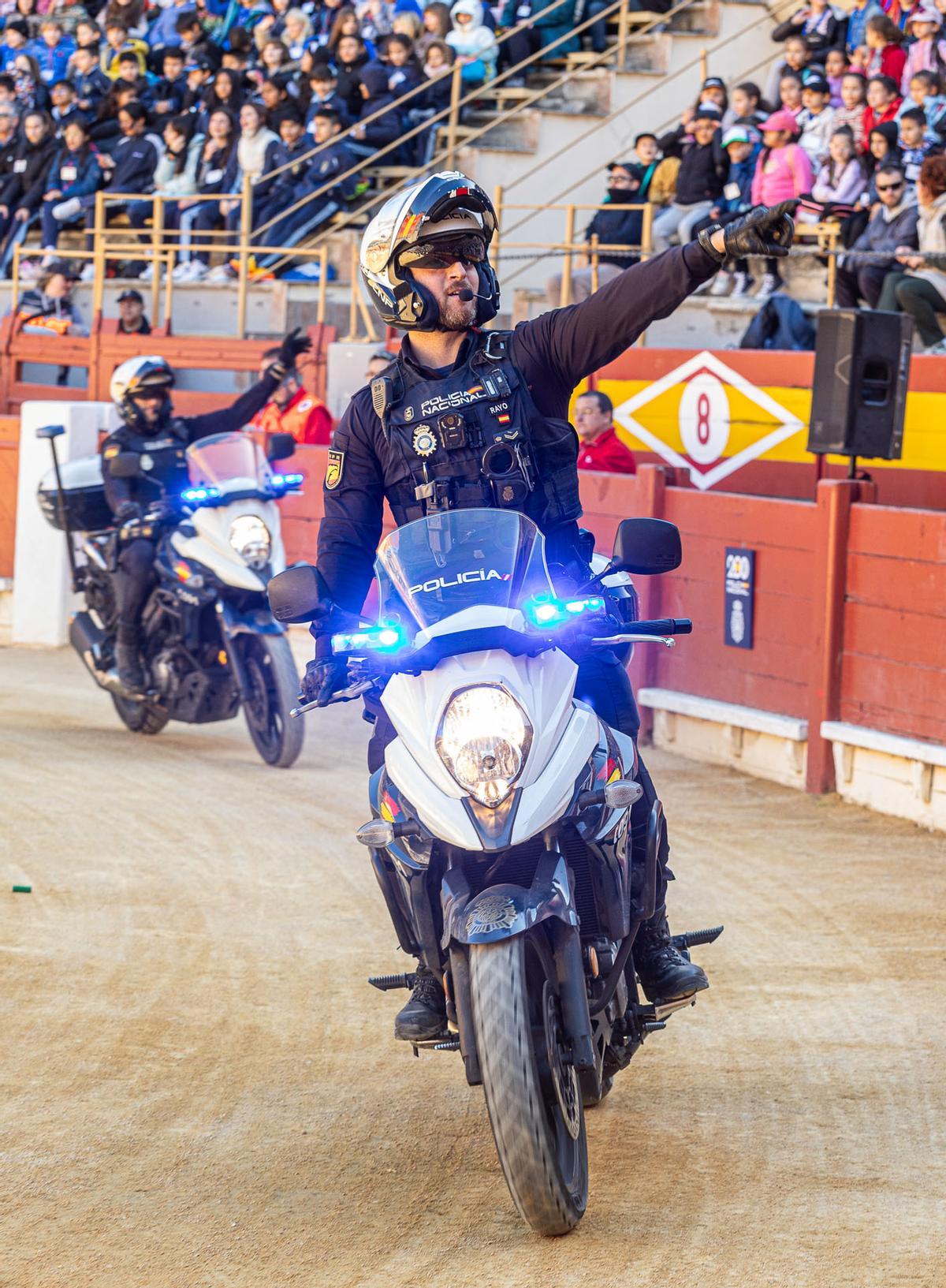 La Policía Nacional conmemora su 200 Aniversario con una exhibición en la Plaza de Toros de Alicante