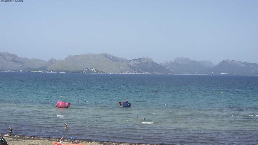 Kitesurfen in Port de Pollença geht nur mit Wind.