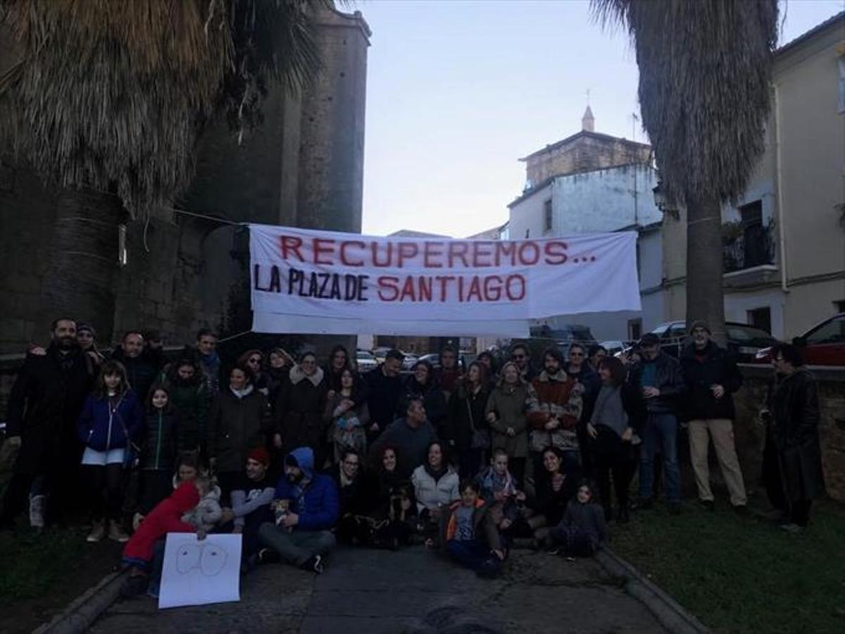 Los vecinos recuperan Santiago y ahora trabajan para compartirla
