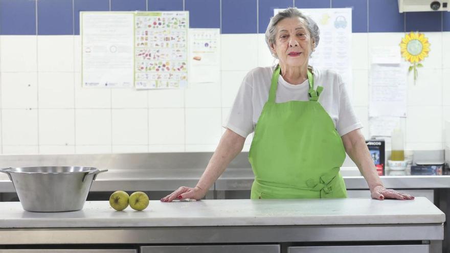 Marta López, en la cocina del colegio Gesta.