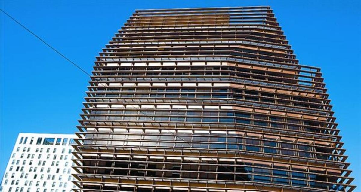 Edifici de la Comissió del Mercat de les Telecomunicacions, ubicat al carrer de Bolívia. Edifici de la Comissió del Mercat de les Telecomunicacions, ubicat al carrer de Bolívia.