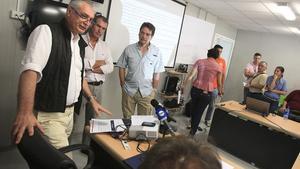 El coordinador del GUPC, l’italià Paolo Moder (d), el gerent del projecte a la costa Atlàntica, José Pelaez (c), i el representant de la companyia, Luis Villarreal (d), participen en roda de premsa sobre el projecte d’ampliació del Canal de Panamà.