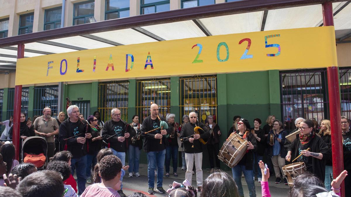 Baile, pandeireta e alegría no Raquel Camacho