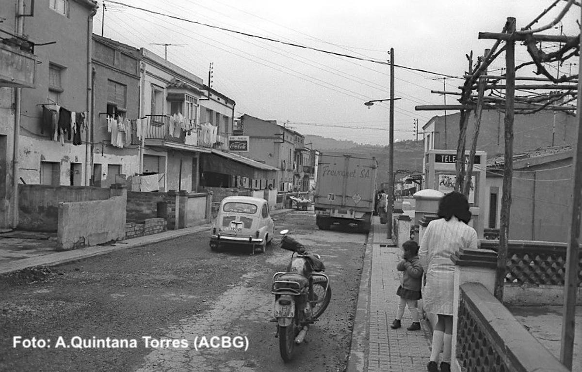 Un carrer del barri a finals dels anys seixanta