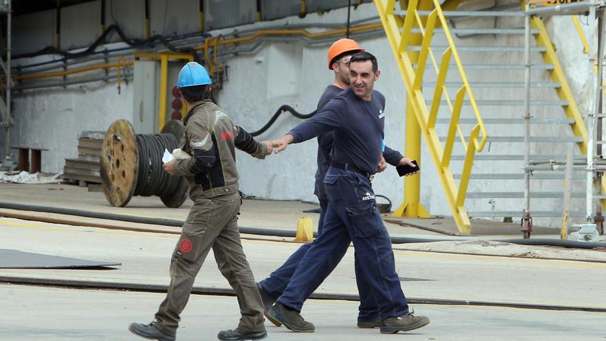 Trabajadores del astiller, ayer // Marta G. Brea