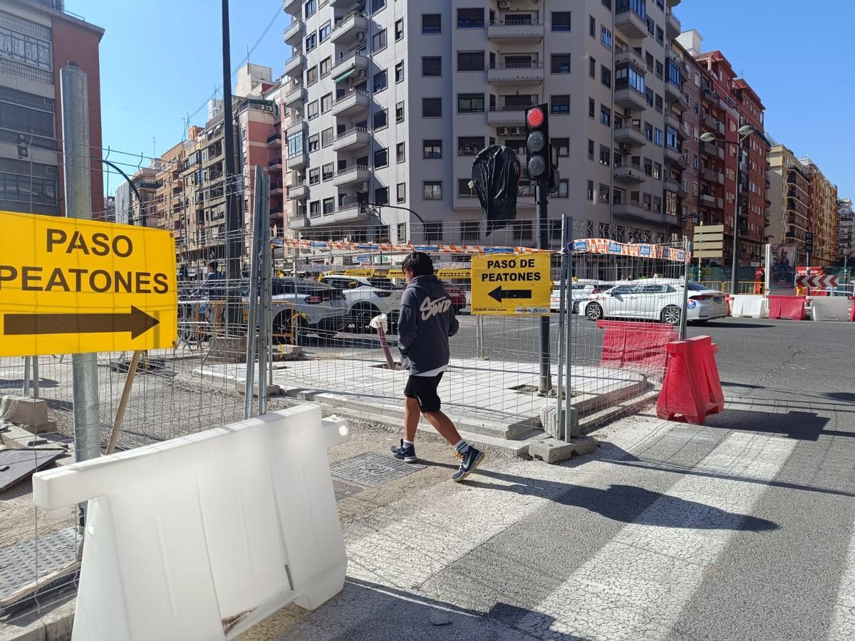Habilitados pasos de peatones en la avenida Pérez Galdós.